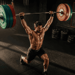 athlète clean and jerk crossfit salle