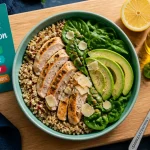 Aliments riches en tyrosine : bowl de dopamine naturel au poulet, quinoa et épinards